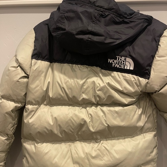 The North Face Two-Tone Puffer Jacket in Black and Tea Green NWT - Picture 3 of 6